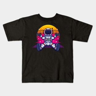 Retrowave Astronaut With Controller Vintage Gaming Kids T-Shirt